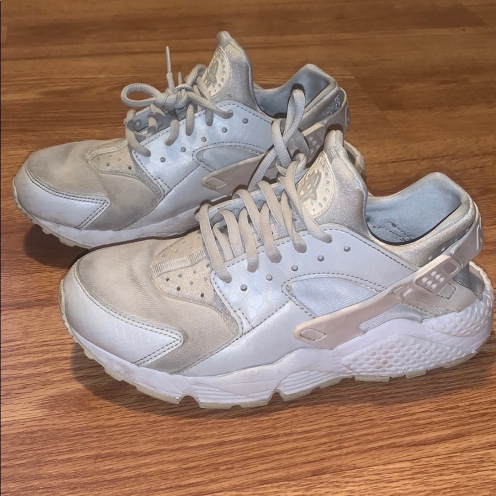 Tan huaraches